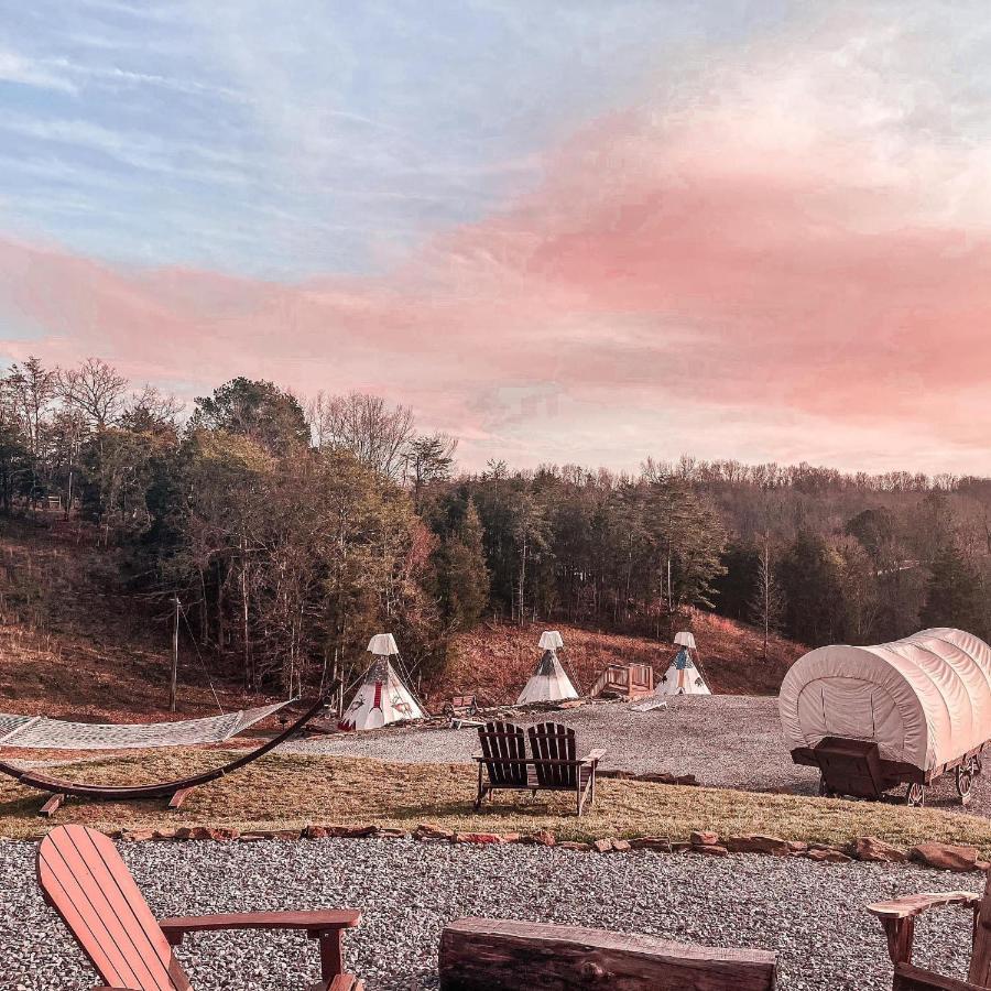 Smoky Hollow Outdoor Covered Wagon *
